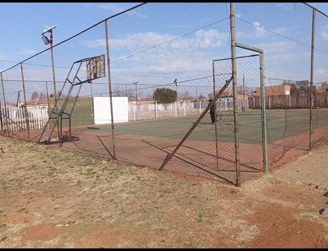 4 BEDROOM HOUSE FOR SALE IN MANDELA VIEW